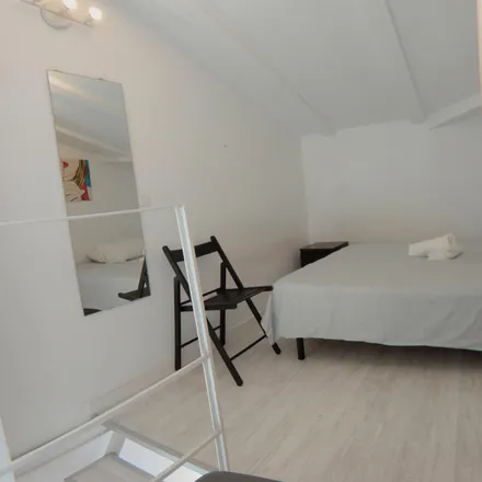 Rent this studio apartment on Madrid in Centro Europeo de Estudios Profesionales, Paseo de Extremadura