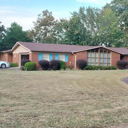 Image 2 - Tallahatchie General Hospital, 201 South Market Street, Charleston, Tallahatchie County, MS 38921, USA - House for sale