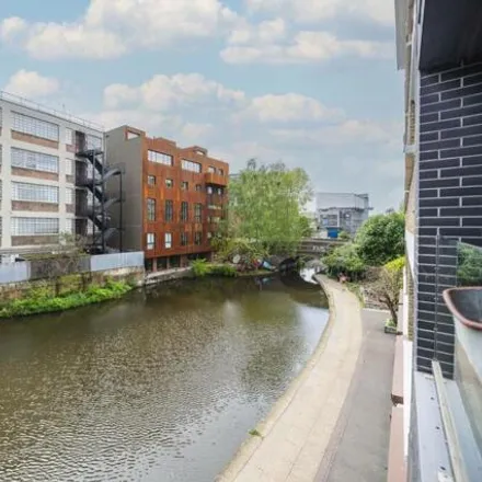 Buy this 2 bed apartment on Regent's Canal towpath in De Beauvoir Town, London