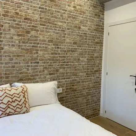 Rent this 5 bed apartment on Carrer de la Mare de Déu del Puig in 9, 46011 Valencia
