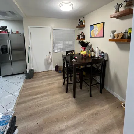 Image 3 - 10138 McKinley Avenue, Los Angeles, CA 90002, USA - Room for rent