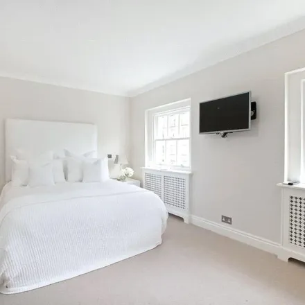 Image 3 - 20 Wilton Place, London, SW1X 7RL, United Kingdom - Apartment for rent