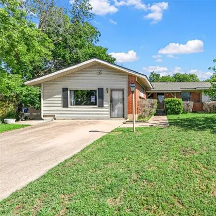 Buy this 4 bed house on 8274 Lifford Place in Fort Worth, TX 76116