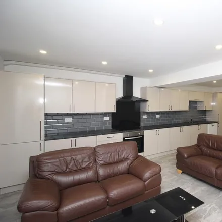 Image 4 - Back Norwood Road, Leeds, LS6 1EA, United Kingdom - Townhouse for rent