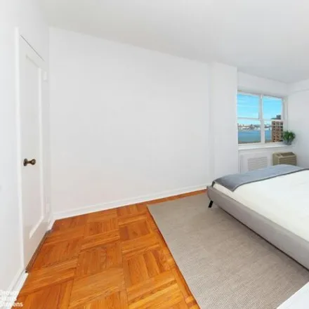Image 3 - 306 West 73rd Street, New York, NY 10023, USA - Townhouse for sale