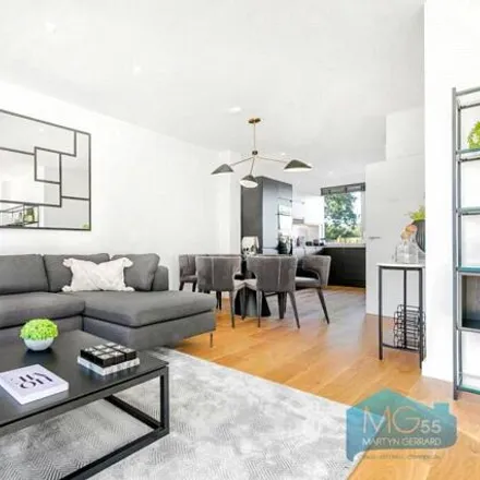 Image 2 - 3 Gilson Place, London, N10 1BF, United Kingdom - Townhouse for sale