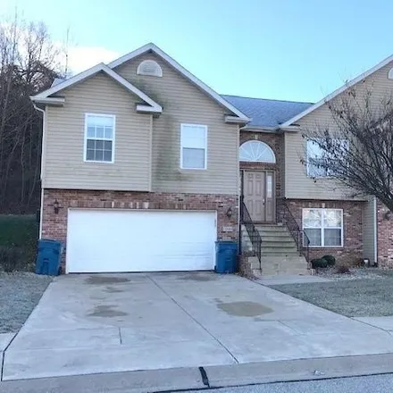 Rent this 3 bed house on 1044 Notting Hill Court in Collinsville, IL 62234