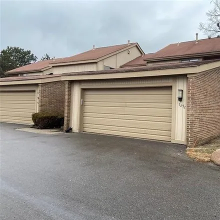 Image 1 - 6251 Potomac Circle, West Bloomfield Charter Township, MI 48322, USA - Condo for rent