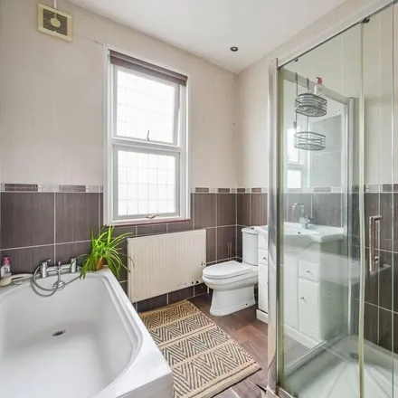 Rent this 5 bed townhouse on 17 Avondale Road in London, E17 8JG