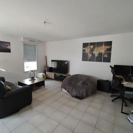 Rent this 3 bed apartment on 3 Esplanade de l'Hôtel de Ville in 35510 Cesson-Sévigné, France