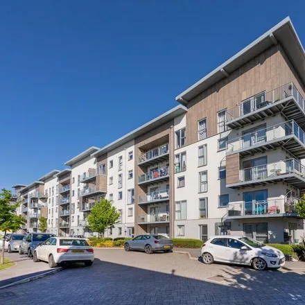 Rent this 2 bed apartment on Wallingford Way in Maidenhead, SL6 1AR