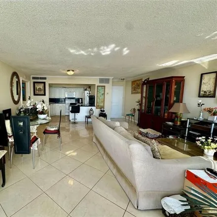 Image 6 - 2050 Canal Drive, San Souci Estates, North Miami, FL 33181, USA - Condo for sale