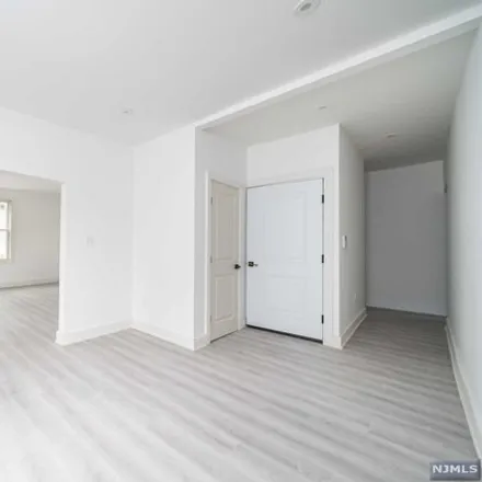 Image 3 - Hummus Elite, 39 East Palisade Avenue, Englewood, NJ 07632, USA - Apartment for rent