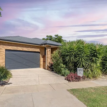 Rent this 4 bed townhouse on Goulburn Road in Echuca VIC 3564, Australia