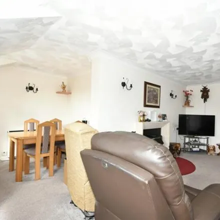 Image 2 - Kennett Court, Oakleigh Close, Swanley, BR8 7WP, United Kingdom - Apartment for sale