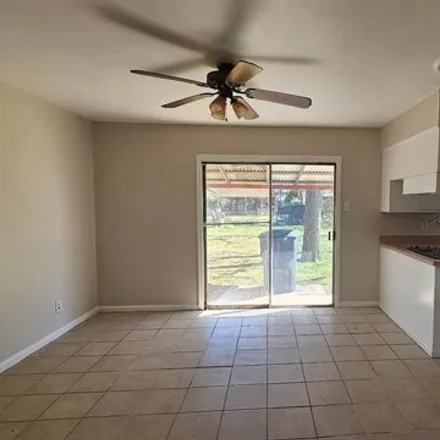 Image 4 - 7306 Gore Drive, Scenic Woods, Houston, TX 77016, USA - House for rent