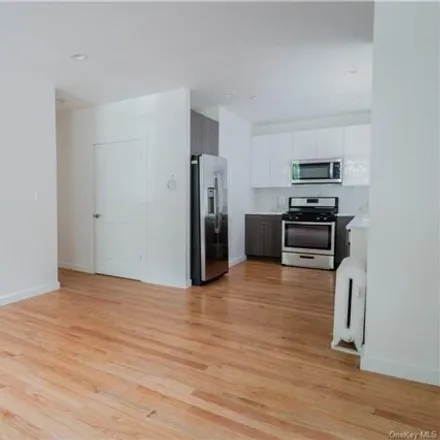 Image 8 - 1501 Teller Avenue, New York, NY 10457, USA - House for sale