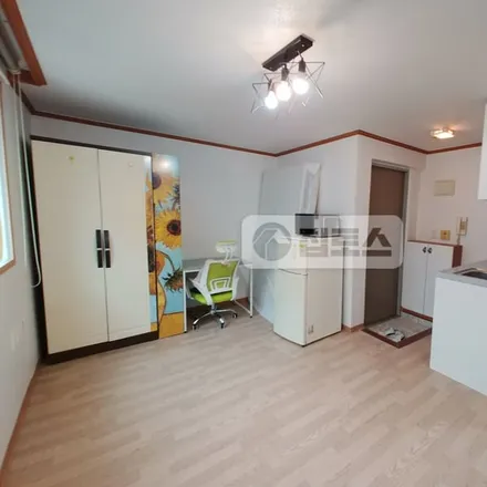Rent this studio apartment on 서울특별시 관악구 봉천동 148-26