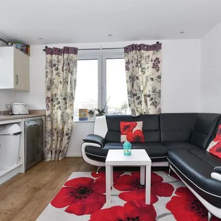 Rent this 1 bed apartment on Diamond Road in Slough, SL1 1RT