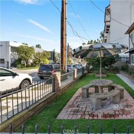 Image 3 - 10888 Blix Street, Los Angeles, CA 91602, USA - House for sale