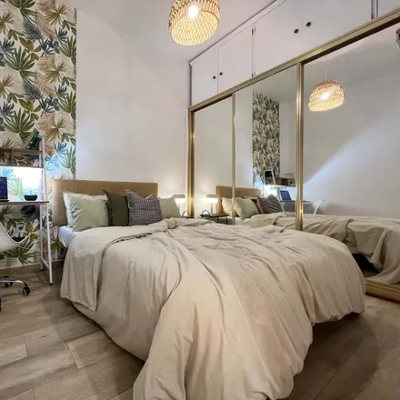 Rent this 3 bed room on Avenida de San Diego in 74, 28053 Madrid