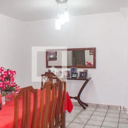 Rent this 3 bed house on Rua Lopes Trovão in Centro, Nova Iguaçu - RJ