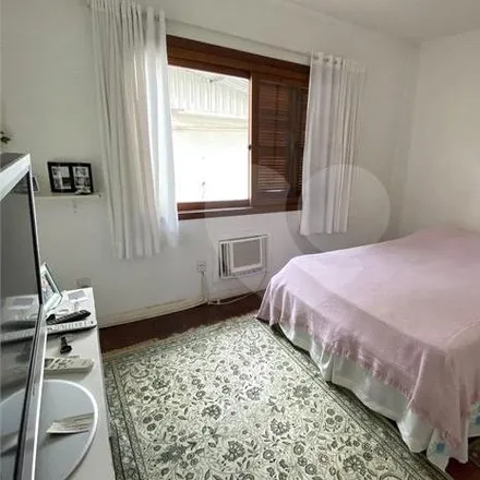 Buy this 4 bed apartment on Assembléia de Deus in Rua General Neto, Moinhos de Vento