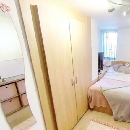 Rent this 3 bed apartment on Brudenell View in Leeds, LS6 1HG