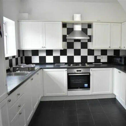Rent this 5 bed apartment on Burdett Avenue in Southend-on-Sea, SS0 7JN