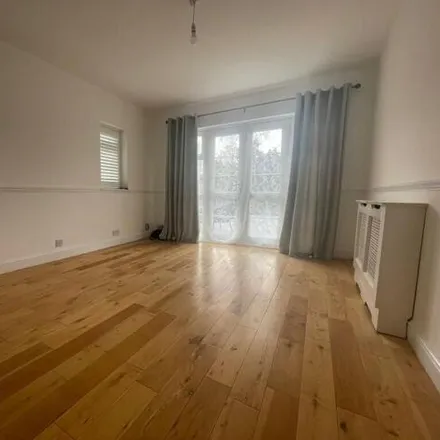 Image 6 - Fairlop Station, Forest Road, London, IG6 3HE, United Kingdom - Townhouse for rent