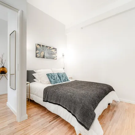 Rent this 3 bed apartment on Edifício Emporium in Rua de Guedes de Azevedo, 4000-446 Porto