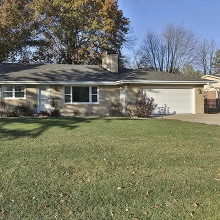 Buy this 5 bed house on 250 Southgate Drive in Dubuque, IA 52003
