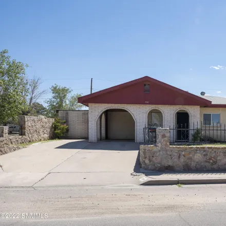 Buy this 4 bed house on 1010 Poplar Avenue in Las Cruces, NM 88001