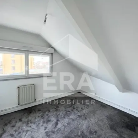 Rent this 3 bed apartment on 43 Rue Verte in 62100 Calais, France