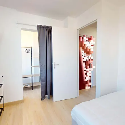 Image 4 - Les Chênes, Avenue Henri Dunant, 64000 Pau, France - Apartment for rent