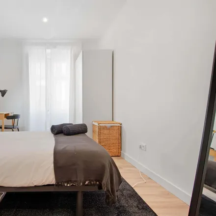 Rent this 9 bed room on Madrid in Amplifon, Calle de Carranza