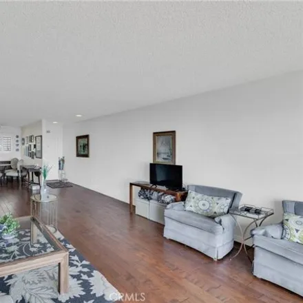 Image 8 - 2235 West 25th Street, Los Angeles, CA 90732, USA - Condo for sale