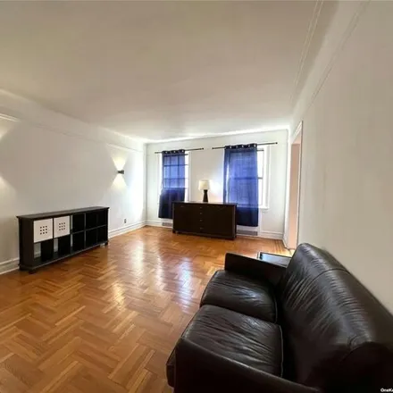 Image 6 - Stephen Hall Apartments, 35-40 82nd Street, New York, NY 11372, USA - Apartment for sale
