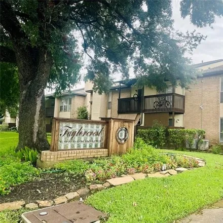 Rent this 2 bed condo on Saturn Lane in Clear Lake City, Houston