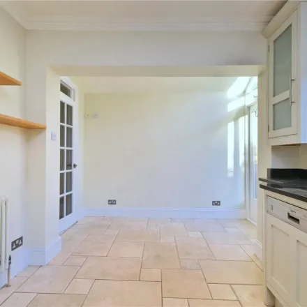 Image 7 - 29 First Avenue, London, SW14 8SP, United Kingdom - Apartment for rent