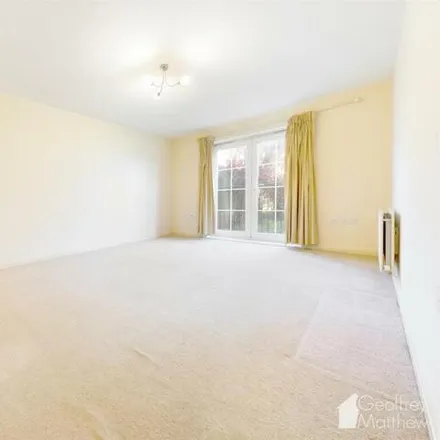 Image 3 - Cotswold Drive, North Hertfordshire, SG1 6GT, United Kingdom - Apartment for sale