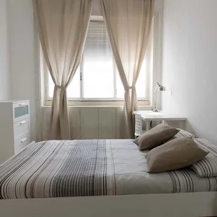 Rent this 5 bed room on Dateo in Viale Piceno, 20129 Milan MI