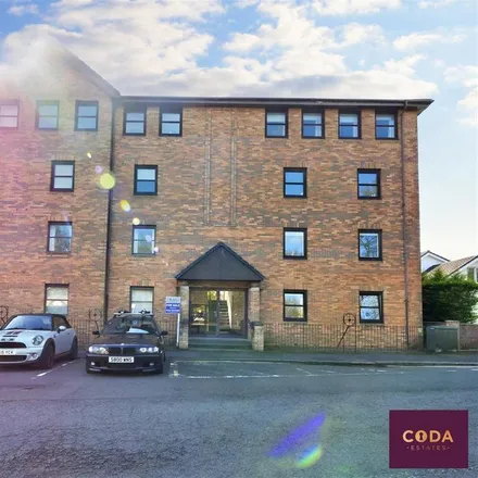 Rent this 2 bed apartment on Alexandra Avenue in Lenzie, G66 5AW