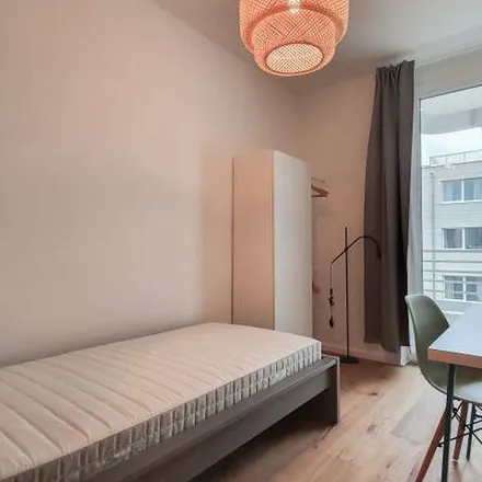 Rent this 5 bed apartment on Fontänenfeld in Leopoldplatz, 13353 Berlin