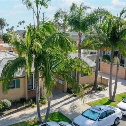 Buy this studio house on 3327 Dodge Way in Long Beach, CA 90803