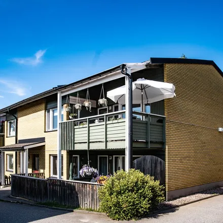Rent this 4 bed apartment on Hagtornsvägen in 613 37 Oxelösund, Sweden