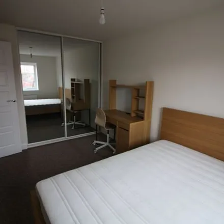 Image 9 - 8 Robin Close, Coventry, CV4 8NJ, United Kingdom - Apartment for rent