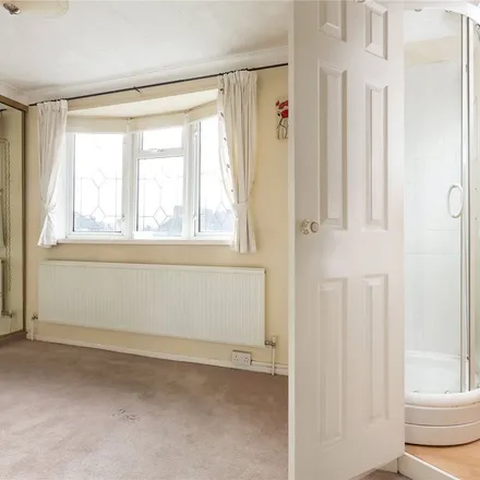 Rent this 3 bed apartment on 743 Becontree Avenue in London, RM8 3JR