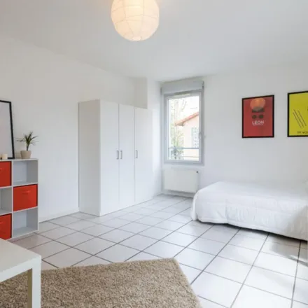 Image 2 - 85 Avenue Debourg, 69007 Lyon, France - Apartment for rent