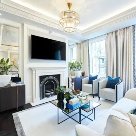 Image 2 - Prince Of Wales Terrace, London, London, W8 - Apartment for rent